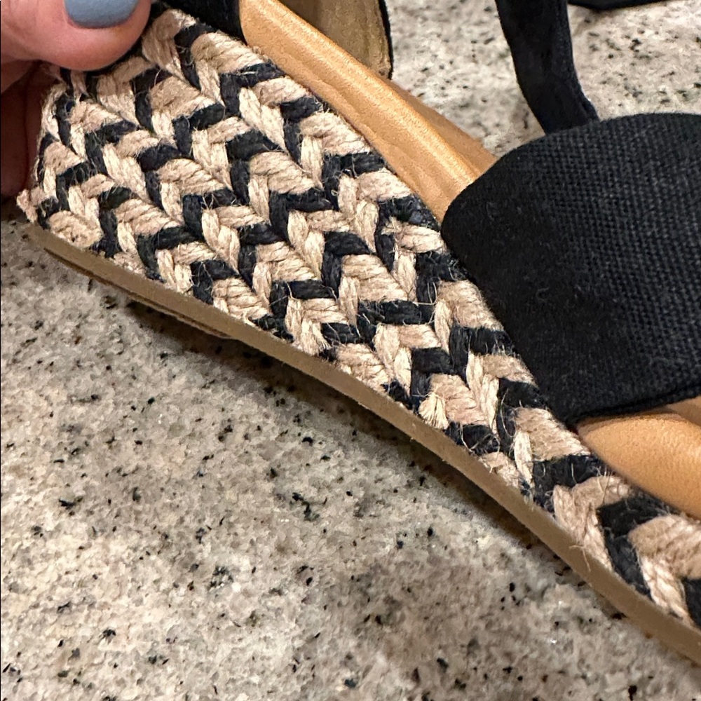 UGG
Yarrow - Picture 9 of 14